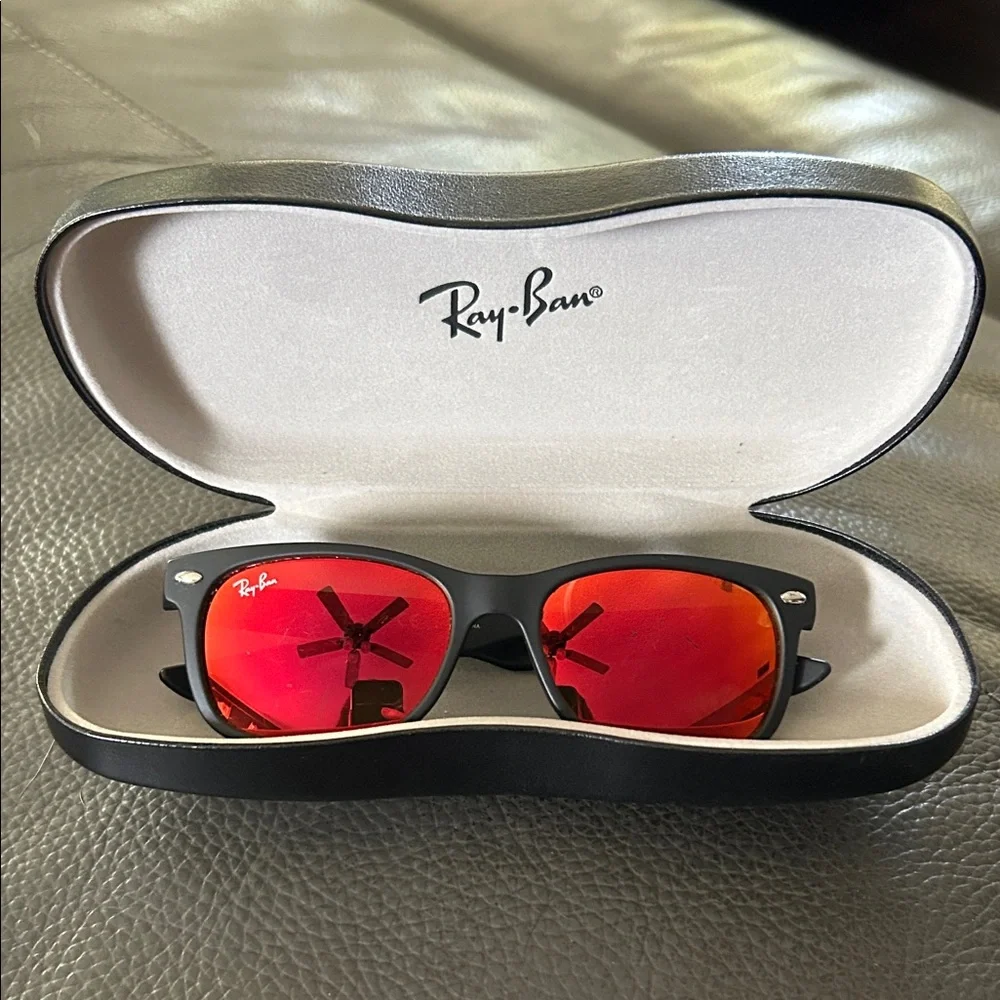 Ray-Ban Wayfarer Matte Black Kids Sunglasses with Reflective Pink Lenses